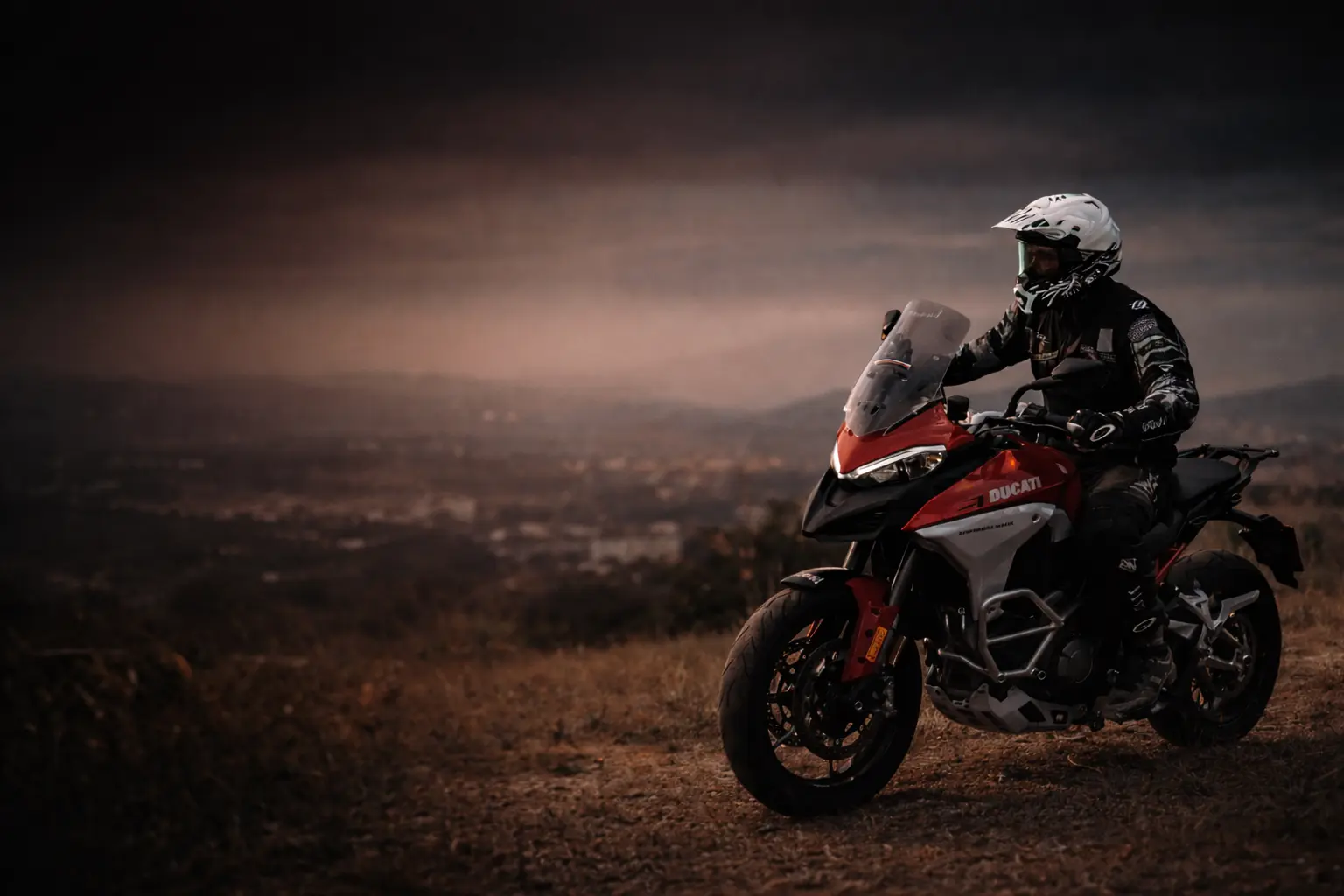 Motorcycle storage and maintenance service in Spain